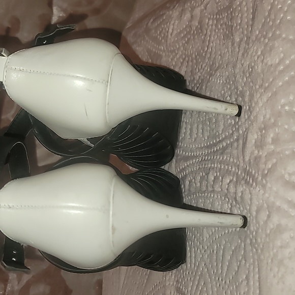 Calvin Klein Heels size 7 - Picture 5 of 6